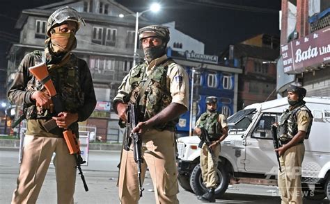 NDTVによると、インドのカシミール地域で警官駐在地での爆発で7人が亡くなる、27人が負傷。