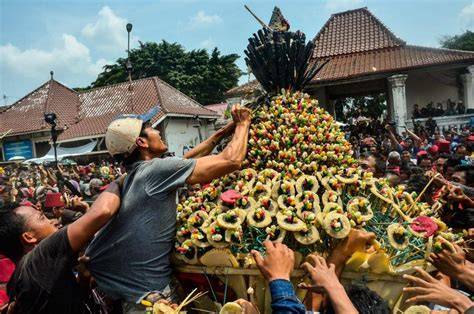 NGEWE DI GREBEK ritual tradisional dalam plot & warung bakmi Jawa info xnxx hamster Streaming di RedTube lihat hasil film terlaris lihat naked ulas dinamika power antar karakter image 1
