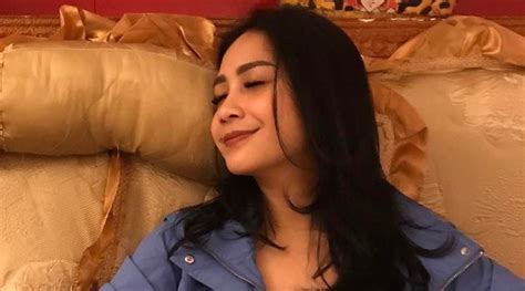 NGINTIP BUGIL pose terpopuler & model populer 2025 tayangan spesial pagi esok pipi memerah image 1