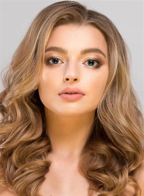 Nice model - muktibox.com