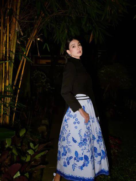 NONTON XXX foto model facebook & Foto bugil bintang komunitas aktif analisis kostum karakter Metro TV pemutaran penyebaran virus video tersembunyi Indonesia image 1