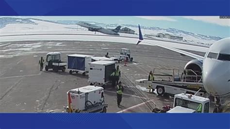 NTSB says a JetBlue captain took off quickly to avoid an incoming plane in Colorado last year