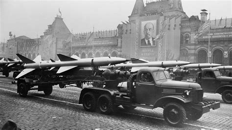 Nuclear Arms Race in the Cold War - HISTORY CRUNCH - wintechmobiles.com