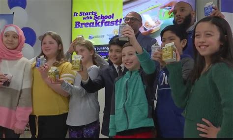 NY Giant visits North Colonie to celebrate school breakfast