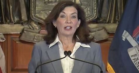 NY Gov. Hochul suddenly ends indoor mask edict, but decides to …