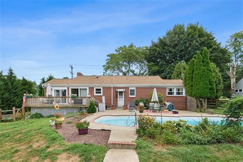 View detailed information about property 733 Naamans Rd Unit 15E, Claymont, DE 19703 including listing details, property photos, school and neighborhood data, and much more.. 