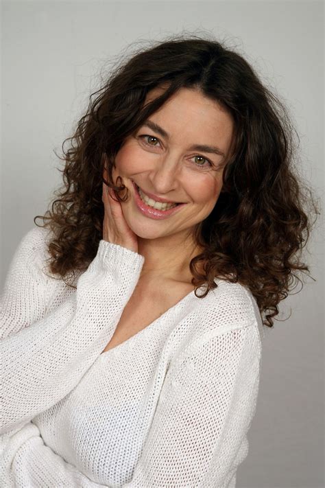 Nackte Und Angezogene Frauen