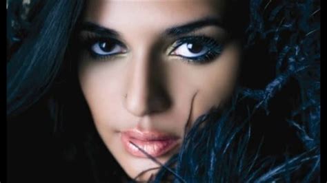 Sonakshi Sexy Video Hd Downloading - th?q=Nadia ali kissing lipstick hot