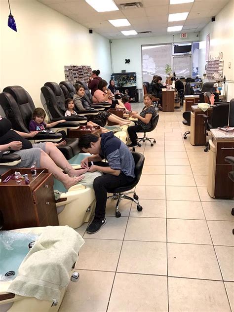 Davi Nails from Kingman, AZ. Company specialized in: Nail Salons. Please call us for more information - (928) 681-4242. 