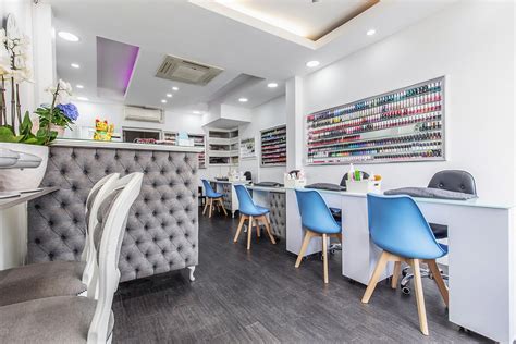 Nailspa - The nail spa salon in Dubai. Finest spa treats for hands & feet. Put up your feet, breathe deep, and relax. Book a treatment online now or call our friendly bookings team on 600 544 001