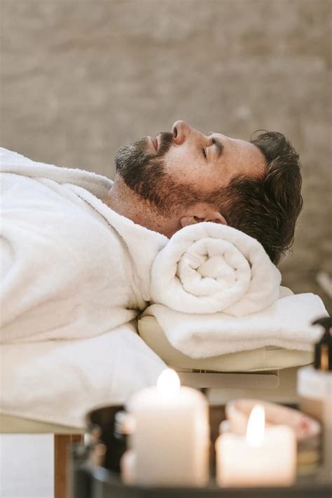 Naked man on man massage
