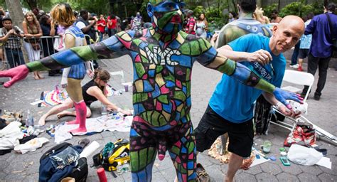 Jul 25, 2023 · Ms. Barischoff, 38, a writer in Los Angeles, was among the 60 people who had paid $100 to become mostly nude human canvases for 40 artists during NYC Bodypainting Day, a public art exhibition that ... 