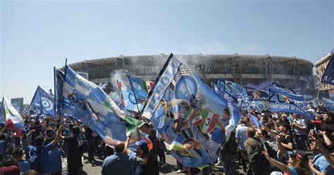 Napoli celebrates title in front of own fans
