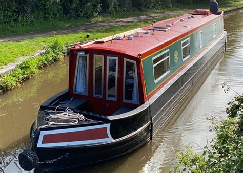 Narrowboat holidays in the UK on narrowboats and canal boats