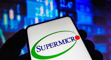 Super Micro Computer (SMCI) closed the latest trading day at $754.72, indicating a -0.94% change from the previous session's end. The stock trailed the S&P 500, which registered a daily gain of 0.02%..
