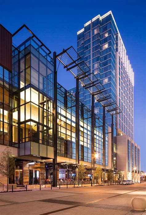 Nashville omni hotel. The Omni Nashville Hotel embodies the musical culture of the city of Nashville. It is located near the Music City Center and is integrated with part of the Country Music Hall of Fame and Museum. The hotel offers more … 