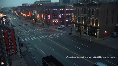 EarthCam - Nashville Cam. Welcome to Nashville, TN! 3,357,638 Views. 9,405 Likes. For decades, country music fans and tourists have flocked to Lower Broadway in Nashville for its honky-tonk bars, restaurants and great music scene.. 