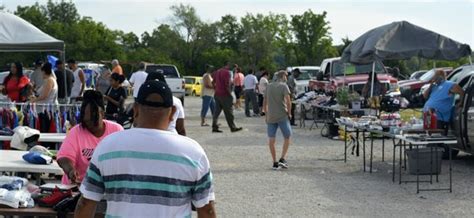 Swap Meet Dos and Don’ts. Whether you call them swap meets, flea markets or auto jumbles (the British term) any gathering of folks wanting to buy and sell cars, parts, collectibles and related materials is a place that serious collectors will go. Even with the rise of the Internet, flea markets remain a major source of commerce for all .... 
