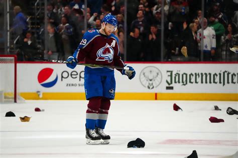 Nathan MacKinnon’s four-point night helps Avalanche coast past Sharks