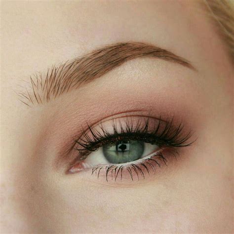 Natural eyeshadow. This look can be achieved by choosing natural eyeshadow colors like tan, caramel or mocha for the lid of your eye & slightly darker variations for the crease. Then use a black or dark brown liquid eyeliner to trace along your upper lash line, creating a slight upward flick at the outermost corner. the slept-in smudge look. 