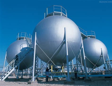 Natural gas tank. Natural gas is stored in large volumes in underground facilities and in smaller volumes in tanks above or below ground. The United States uses three main … 