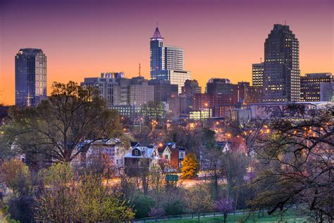 Just moved to the charming city of Raleigh, North Carolina? Lucky you! Raleigh is a city brimming with southern charm, rich history and a dash of cosmopolitan flair. To make your move easier and way more fun, we've compiled a must-do list that will have you feeling like a local in no time.. 