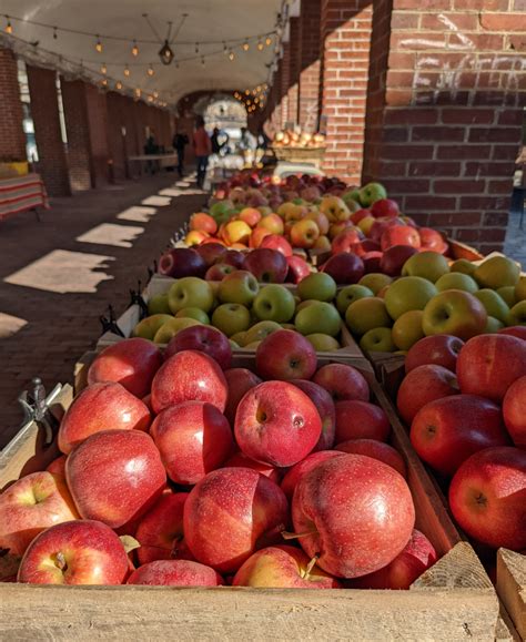 Get to Know Your Food & Farmers at Local Farmers' Markets · Bloomington Community Farmers' Market · The People's Cooperative Market · Smithvill.... 