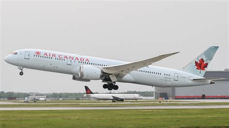 Nearly 2,000 Air Canada flights delayed, cancelled over July long weekend