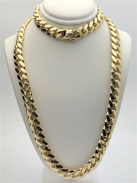 Necklace gold chain for men. Our mission is to provide the finest men's chains without any of the unnecessary markups you’d find at a department store. Our gold-bonded chains and our solid gold chains are all made with 14k gold, as it is more durable than 18k or 24k. Our gold-bonded men’s chains are made of pure 925 sterling silver coated 3x in 14k … 
