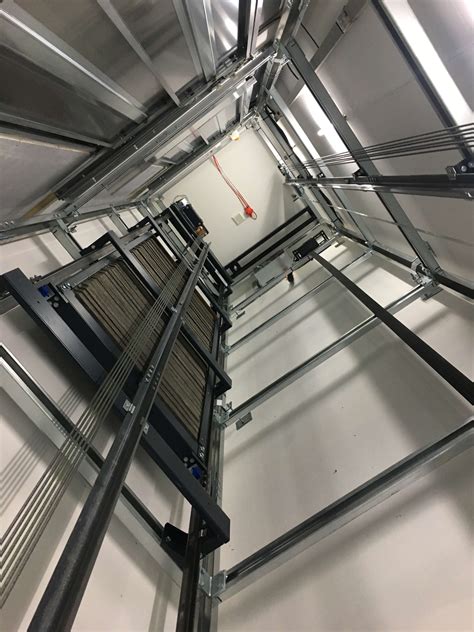 Need guide rail for elevette elevator. - Safety rules for distribution center guide.