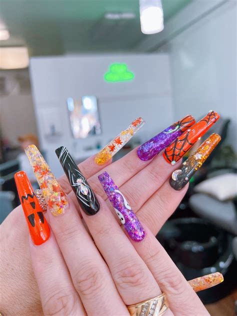 Monet Spa & Nails 4.3 (357 reviews) Nail Salons $$East Sacramento "I usually go to a nail salon on Howe Ave, but it's pretty expensive #IYKYK." more Request an Appointment 4. Nefeli Nail Salon 4.3 (187 reviews). 