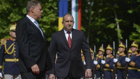 Neighbors Bulgaria, Romania sign agreement to boost ties