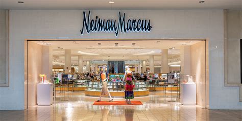 Neimans marcus. The perfect piece awaits you at Neiman Marcus, where you’ll find a dazzling array of earrings, necklaces, bracelets, rings, watches, and designer accessories. Luxury fine jewelry pieces from Boucheron and Pomellato sparkle alongside shining, demi-fine designs from Alexis Bittar, Pamela Love, and BaubleBar. For a brilliant balance of function ... 