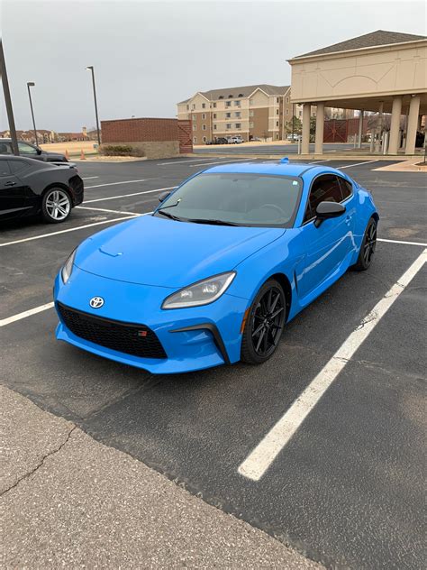 Neptune blue gr86. 184 lb.-ft. TORQUE. Naturally Aspirated Boxer Engine. 2.4L 4-CYLINDER. 6-speed. MANUAL or AUTOMATIC TRANSMISSION. Thrilling performance. Street-ready style. … 