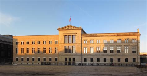 Since 1985, the museum’s historic white walls have been graced with masterpieces from the classical modernist era through to contemporary art. The local collection has a distinctive regional profile, such as the collection of works by Julius Bissier, born in Freiburg in 1893, where he lived until 1939. After decades of continuous activity .... 