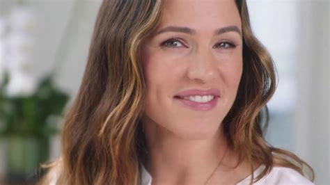 Neutrogena spokesperson. Jennifer Garner, 51, just shared her go-to hydrating face mask. She says the Neutrogena Hydro Boost Hydrating 100% Hydrogel Mask is a great addition to her skincare routine. The star says the mask ... 