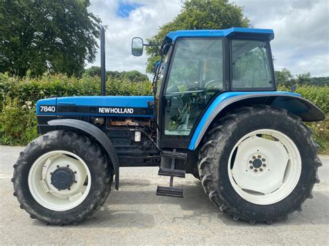 New Holland 7840SLE tractor 4wd, loader, 100hp - farm