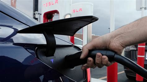 New Jersey halts electric vehicle rebates, demand too high