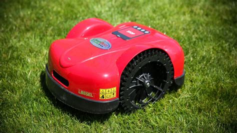 New LawnBott robo-mower gets smarter with an app - CNET