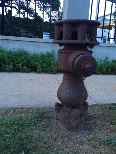 New Orleans’ oldest fire hydrant: Bayou St. John – Via Nola Vie