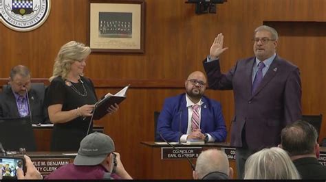 New Pittsfield mayor sworn into office
