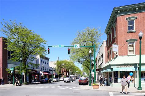 New Rochelle, NY - The Estate Of Famed Photographer Harold …