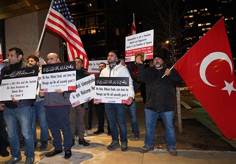 New York’taki Türkevi önünde Kuran-ı Kerim provokasyonu