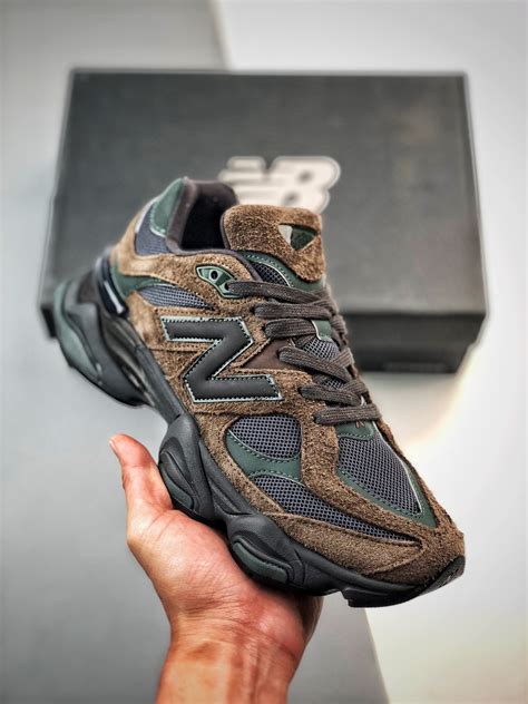New balance 9060 beef and broccoli. Drawing inspiration from Y2K styling and classic 99X silhouettes, the New Balance 9060 Beef Broccoli fuses fashion with function. The upper features breathable mesh panelling, supple suede overlays and leather … 