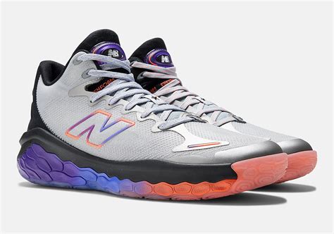 New balance fresh foam bb. The Fresh Foam BB v2 is innovation, built to help keep players feeling fresh and comfortable, throughout the entire game. The evolved design applies dual-density cushioning to the full-length Fresh Foam X midsole. 