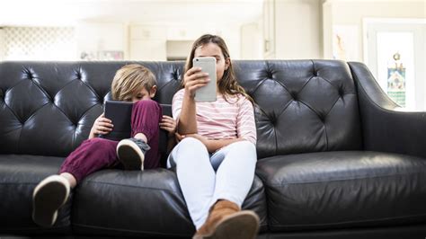 New bipartisan bill would support parental consent for kids to use social media