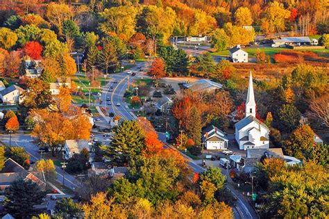 New hampshire things. 1. Drive the “Kank”. Photo: Lukas Proszowski / Shutterstock. If you’re looking for the classic fall colors that draw travelers to New Hampshire by the thousands, don’t mess around: head straight to the Kank. Grab your keys, a pumpkin spice latte, and your best wool sweater and head up to White Mountain National Forest. 