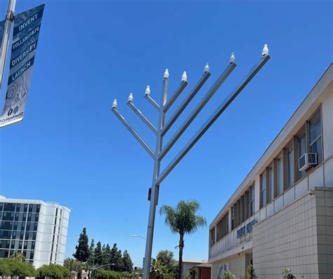New menorah arrives at Chabad San Diego months after vandalism