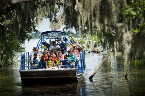 Experience the iconic New Orleans swamplands during a small-group airboat tour, led by a professional guide. Alternate between adrenaline-fuelled high speeds and gentle cruising as you sail past fascinating flora and fauna. Capture fantastic photographs of alligators in their natural habitat, and relish the intimate atmosphere of a small-group, limited to only nine …. 