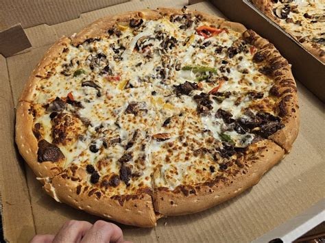 New pizza shop serving 'mountain-sized' pies in Colorado